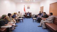 «بن دغر» يشيد بتضحيات أبناء أبين في الدفاع عن الجمهورية واليمن الاتحادي ومحاربة الإرهاب «بن دغر» يشيد بتضحيات أبناء أبين في الدفاع عن الجمهورية واليمن الاتحادي ومحاربة الإرهاب