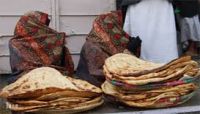ميليشيا الحوثي تطلب ضرائب من بائعات متجولات في حدائق صنعاء