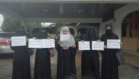 في وفقه احتجاجية طالبات اليمن في ماليزيا يطالبن بمستحقاتهن في وفقه احتجاجية طالبات اليمن في ماليزيا يطالبن بمستحقاتهن
