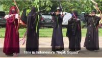 هكذا تدافع "فرقة النقاب" الإندونيسية عن حرية المرأة