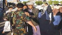 حملة حوثية لتفتيش "هواتف ضباط الداخلية" للتأكد من ولائهم المطلق للجماعة حملة حوثية لتفتيش "هواتف ضباط الداخلية" للتأكد من ولائهم المطلق للجماعة