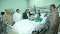 الفريق "علي محسن" يزور رئيس هيئة الأركان للاطمئنان على صحته (صورة) الفريق "علي محسن" يزور رئيس هيئة الأركان للاطمئنان على صحته (صورة)