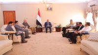 "بن دغر" يشدد على استكمال حل قضايا المبعدين من وظائفهم "بن دغر" يشدد على استكمال حل قضايا المبعدين من وظائفهم