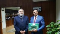 "القُدمي" يناقش في القاهرة مع مدير المعهد الأقليمي للصحافة وضع الصحفيين المختطفين في اليمن "القُدمي" يناقش في القاهرة مع مدير المعهد الأقليمي للصحافة وضع الصحفيين المختطفين في اليمن