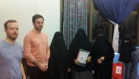 أمهات المختطفين تلتقي بالوفد الصحفي التابع لصحافة تومسون رويترز أمهات المختطفين تلتقي بالوفد الصحفي التابع لصحافة تومسون رويترز