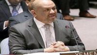 اليماني: الحوثيون نهبوا قرابة 7 مليار دولار ويرفضون دفع مرتبات الموظفين اليماني: الحوثيون نهبوا قرابة 7 مليار دولار ويرفضون دفع مرتبات الموظفين