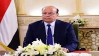الرئيس هادي يطلع على سير العمليات العسكرية ويشيد ببطولات الجيش الوطني الرئيس هادي يطلع على سير العمليات العسكرية ويشيد ببطولات الجيش الوطني