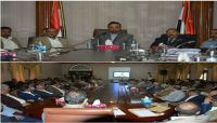 على الطريقة الخمينية.. زعيم الحوثيين يخاطب "موظفي الدولة" عبر شاشات متلفزة