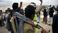 قيادي حوثي يعتدي بالرصاص الحي على مواطن بصنعاء والسكان يتدخلون قيادي حوثي يعتدي بالرصاص الحي على مواطن بصنعاء والسكان يتدخلون