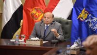 الرئيس هادي يتعهد بتطهير المؤسسة العسكرية من الفساد والعشوائية الرئيس هادي يتعهد بتطهير المؤسسة العسكرية من الفساد والعشوائية