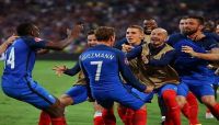 فرنسا تتوج بكأس العالم للمرة الثانية في تاريخها فرنسا تتوج بكأس العالم للمرة الثانية في تاريخها