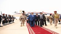 الرئيس هادي يصل المهرة في زيارة لتفقد أوضاع المحافظة الرئيس هادي يصل المهرة في زيارة لتفقد أوضاع المحافظة