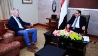 نائب الرئيس يدعو إلى دعم العملة الوطنية للتخفيف من معاناة اليمنيين نائب الرئيس يدعو إلى دعم العملة الوطنية للتخفيف من معاناة اليمنيين