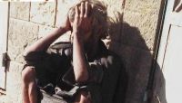 مليشيا الحوثي تنشر مخابراتها بشوارع صنعاء على هيئة مختلين عقلياً مليشيا الحوثي تنشر مخابراتها بشوارع صنعاء على هيئة مختلين عقلياً