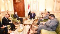 الرئيس هادي: مليشيات الحوثي ضاربت بالعملة الوطنية ونهبت الموارد والاحتياطي بصنعاء الرئيس هادي: مليشيات الحوثي ضاربت بالعملة الوطنية ونهبت الموارد والاحتياطي بصنعاء