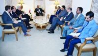 خلال لقاءه "غريفيث".. نائب الرئيس: قمع المليشيات لمدنيين وطالبات يؤكد تمسكها بخيار العنف خلال لقاءه "غريفيث".. نائب الرئيس: قمع المليشيات لمدنيين وطالبات يؤكد تمسكها بخيار العنف