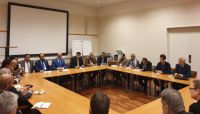 مشاورات السويد تبحث اجراءات تبادل الأسرى والمختطفين ومواقع التسليم مشاورات السويد تبحث اجراءات تبادل الأسرى والمختطفين ومواقع التسليم
