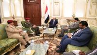 الرئيس يؤكد أهمية توحيد جهود وزارة الدفاع وتجاوز الاختلالات الرئيس يؤكد أهمية توحيد جهود وزارة الدفاع وتجاوز الاختلالات