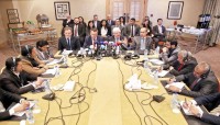 الحكومة اليمنية ترفض مقترح مليشيا الحوثي حول ملف الأسرى والمختطفين الحكومة اليمنية ترفض مقترح مليشيا الحوثي حول ملف الأسرى والمختطفين
