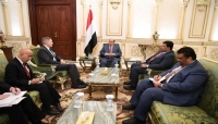 الرئيس يجدد تمسك الشرعية بإحلال سلام دائم وفق المرجعيات الاساسية الرئيس يجدد تمسك الشرعية بإحلال سلام دائم وفق المرجعيات الاساسية