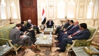 الرئيس يلتقي "غريفيث" ويؤكد التمسك بالسلام الدائم وفقاً للمرجيعات الثلاث الرئيس يلتقي "غريفيث" ويؤكد التمسك بالسلام الدائم وفقاً للمرجيعات الثلاث