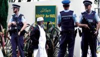 عودة المصلين لـ"مسجد النور" في نيوزيلندا وسط حشود غفيرة من الزائرين عودة المصلين لـ"مسجد النور" في نيوزيلندا وسط حشود غفيرة من الزائرين