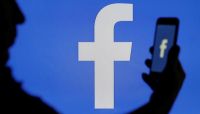 فيسبوك تحذف حسابات شخصيات أمريكية متطرفة