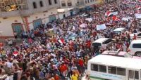 سقطرى.. حشود مهيبة تؤكد تمسكها باليمن الاتحادي وترفض "الملشنة" سقطرى.. حشود مهيبة تؤكد تمسكها باليمن الاتحادي وترفض "الملشنة"