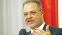 مستشار رئاسي: ادعاءات الحوثيين تثبت أنهم "مجرد وكيل إيراني" مستشار رئاسي: ادعاءات الحوثيين تثبت أنهم "مجرد وكيل إيراني"