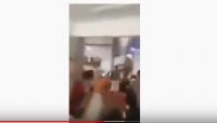 هتفوا: بالروح بالدم نفديك يايمن.. المصلون ينتفضون بوجه خطيب حوثي بصنعاء (فيديو) هتفوا: بالروح بالدم نفديك يايمن.. المصلون ينتفضون بوجه خطيب حوثي بصنعاء (فيديو)