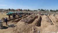 الحوثيون يدفنون 71 جثة لأسرى ومختطفين من ضحايا كلية المجتمع بذمار الحوثيون يدفنون 71 جثة لأسرى ومختطفين من ضحايا كلية المجتمع بذمار