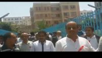 هددوا بالتصعيد والإضراب.. موظفو مستشفى الثورة بصنعاء ينظمون تظاهرة للمطالبة بمستحقاتهم هددوا بالتصعيد والإضراب.. موظفو مستشفى الثورة بصنعاء ينظمون تظاهرة للمطالبة بمستحقاتهم