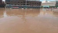 السيول تغرق منازل بصنعاء وتعيق حركة السير وشكاوى من الإهمال واللامبالاة السيول تغرق منازل بصنعاء وتعيق حركة السير وشكاوى من الإهمال واللامبالاة