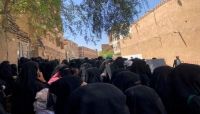 تظاهرة للمئات من ضحايا الأسهم "الوهمية" بصنعاء ومطامع حوثية للأستيلاء على أموالهم تظاهرة للمئات من ضحايا الأسهم "الوهمية" بصنعاء ومطامع حوثية للأستيلاء على أموالهم