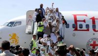 مليشيات الحوثي تحتجز أسراها المفرج عنهم من سجون سعودية وتخضعهم لتحقيقات مليشيات الحوثي تحتجز أسراها المفرج عنهم من سجون سعودية وتخضعهم لتحقيقات
