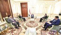 الرئيس هادي يؤكد على ضرورة توحيد الجهود بين كافة مؤسسات الدولة الرئيس هادي يؤكد على ضرورة توحيد الجهود بين كافة مؤسسات الدولة