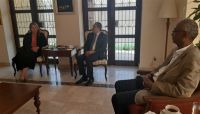 في لقاء مع القائمة بأعمال السفير الأمريكي.. النائب الهجري يحذر من استغلال المليشيا للوضع الإنساني في لقاء مع القائمة بأعمال السفير الأمريكي.. النائب الهجري يحذر من استغلال المليشيا للوضع الإنساني