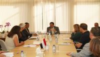 بن مبارك يشيد بالجهود التي تبذلها المنظمات ويستنكر عرقلة المليشيات للجهود الإنسانية بن مبارك يشيد بالجهود التي تبذلها المنظمات ويستنكر عرقلة المليشيات للجهود الإنسانية