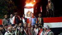 أحرار العاصمة يوقدون شعلة الثورة في منزل الأحمر بصنعاء.. والمليشيات تبدو معزولة أحرار العاصمة يوقدون شعلة الثورة في منزل الأحمر بصنعاء.. والمليشيات تبدو معزولة