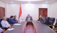 الحكومة توجه بسرعة تنفيذ قرار حصر بيع وتوزيع الوقود على شركة النفط الحكومة توجه بسرعة تنفيذ قرار حصر بيع وتوزيع الوقود على شركة النفط