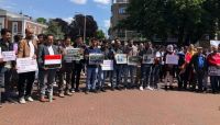 وقفة احتجاجية أمام محكمة العدل الدولية في لاهي للمطالبة برفع الحصار عن تعز