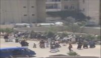 مواطنون يهدون مجدداً أسواراَ شيدتها مليشيا الحوثي حول المساحات العامة بمدينة سعوان مواطنون يهدون مجدداً أسواراَ شيدتها مليشيا الحوثي حول المساحات العامة بمدينة سعوان