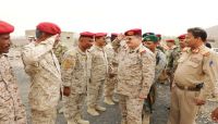وزير الدفاع يتفقد الوحدات العسكرية والأمنية في أبين وزير الدفاع يتفقد الوحدات العسكرية والأمنية في أبين