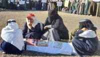 مأرب ..طالبات يبكين زميلتهن رموش قصيلة التي استشهدت بقصف مليشيا الحوثي مأرب ..طالبات يبكين زميلتهن رموش قصيلة التي استشهدت بقصف مليشيا الحوثي