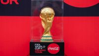 مجسم كأس العالم يحط الرحال بالسعودية قبل وصوله لقطر مجسم كأس العالم يحط الرحال بالسعودية قبل وصوله لقطر