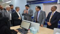 وزير الزراعة يفتتح فرع (كاك بنك) لكبار العملاء في عدن