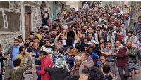 تشييع جثمان ناشط في "إب" يتحول إلى مظاهرة غاضبة ضد "الحوثي" تشييع جثمان ناشط في "إب" يتحول إلى مظاهرة غاضبة ضد "الحوثي"