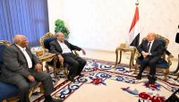 خلال استقباله "الصبيحي وفيصل رجب".. العليمي يتعهد بالإفراج عن قحطان وكافة المختطفين خلال استقباله "الصبيحي وفيصل رجب".. العليمي يتعهد بالإفراج عن قحطان وكافة المختطفين