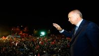 احتفالات في مدن تركية بتقدم أردوغان بالانتخابات الرئاسية