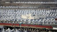 حجاج بيت الله يتوجهون إلى منى لقضاء يوم التروية حجاج بيت الله يتوجهون إلى منى لقضاء يوم التروية